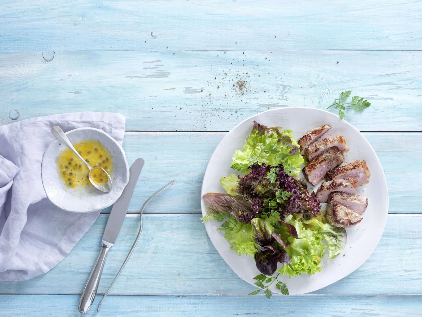 Insalata trio con salsa ai frutti della passione e bistecca di vitello