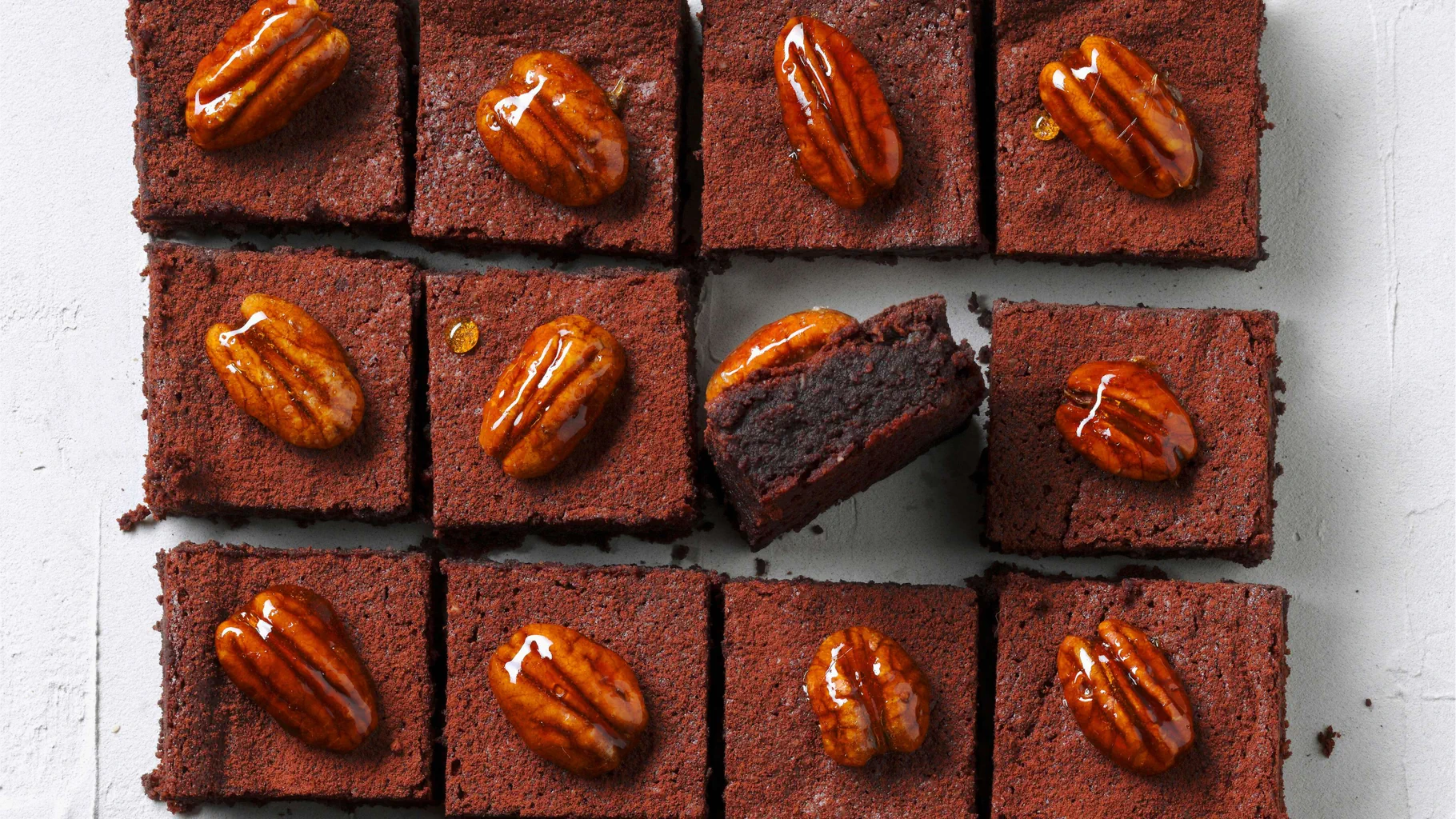 Mignardises au chocolat et aux deux noix