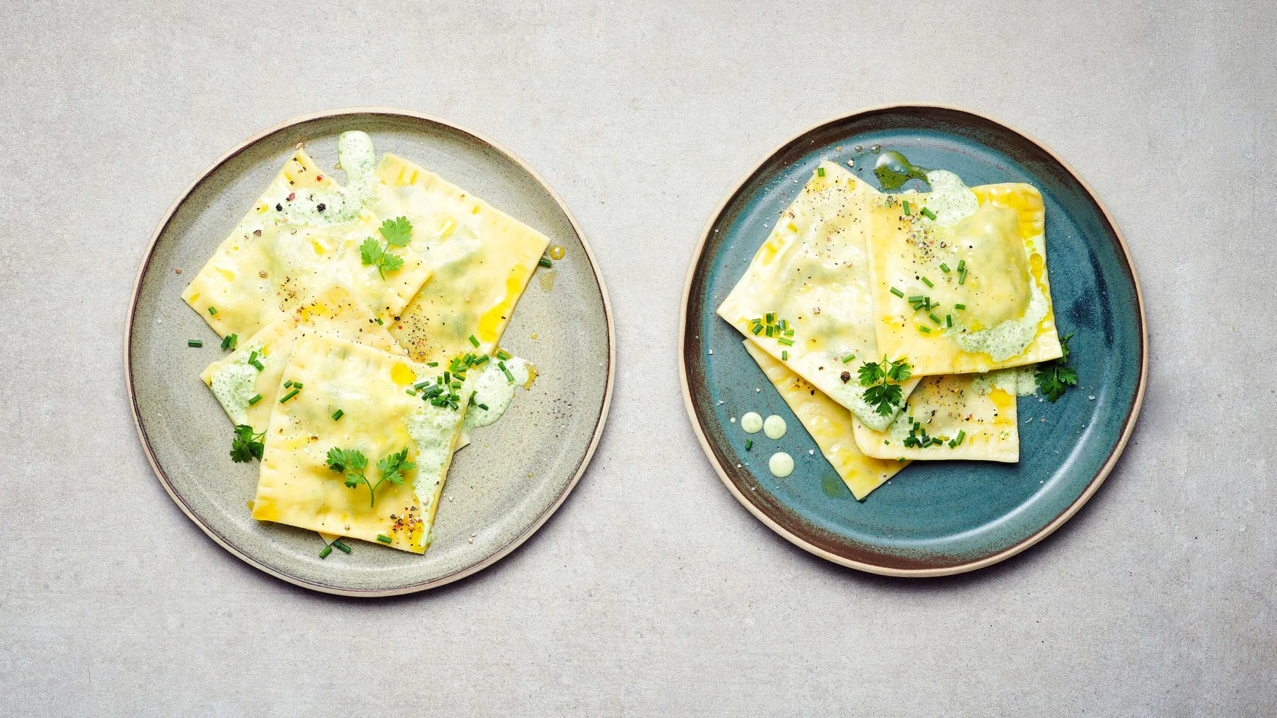 Ravioli de printemps avec mousse aux fines herbes