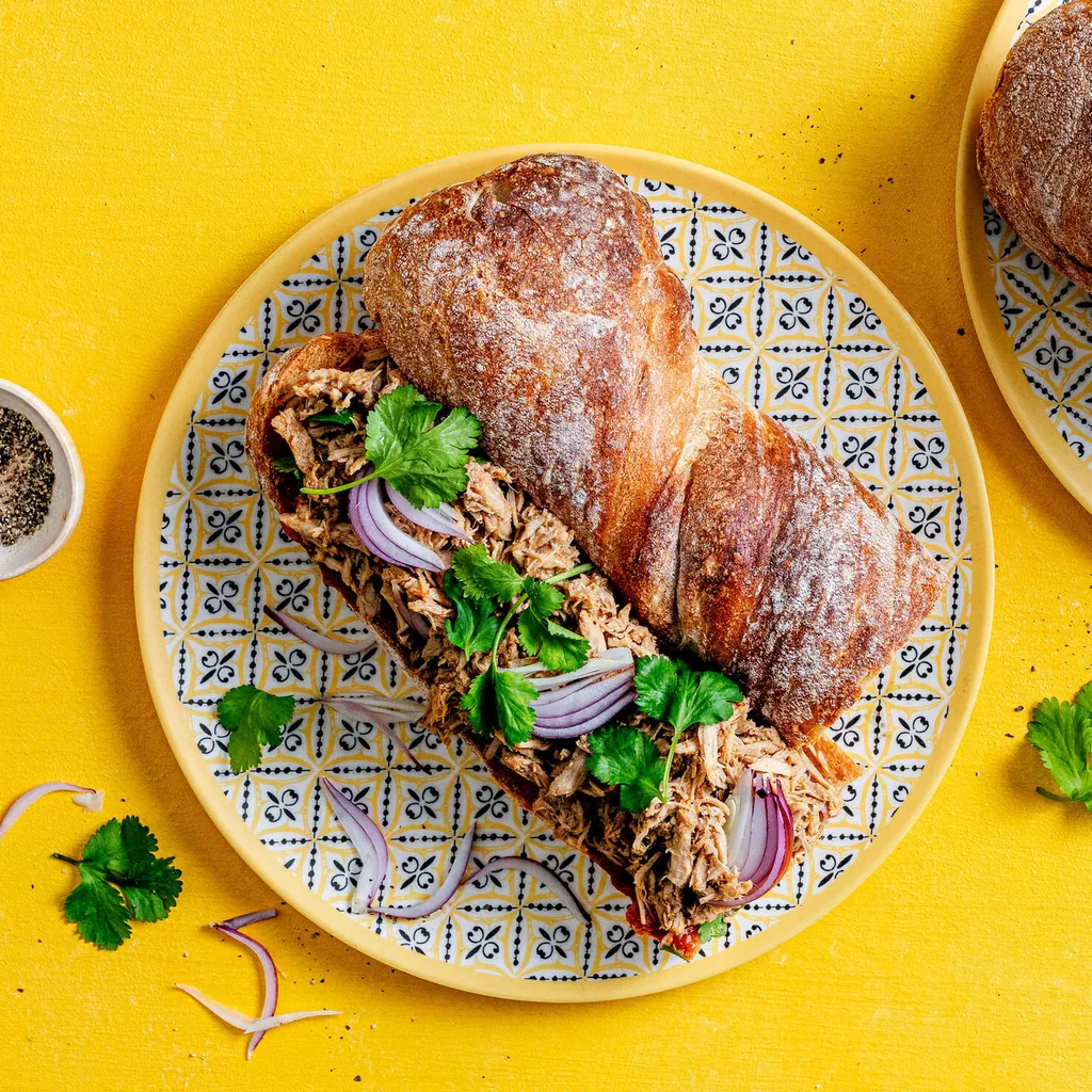 Mexikanisches Carnitas-Sandwich