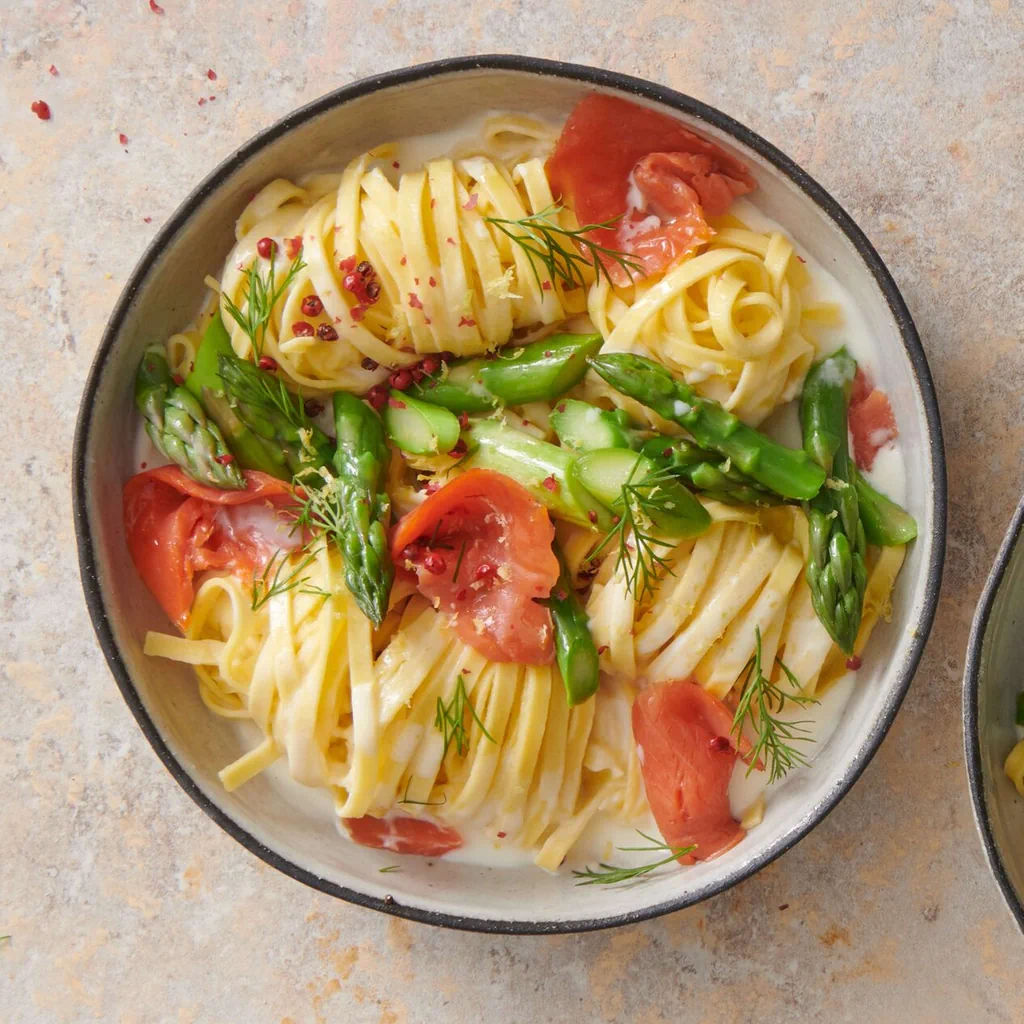 Fettuccine aux asperges avec saumon fumé 