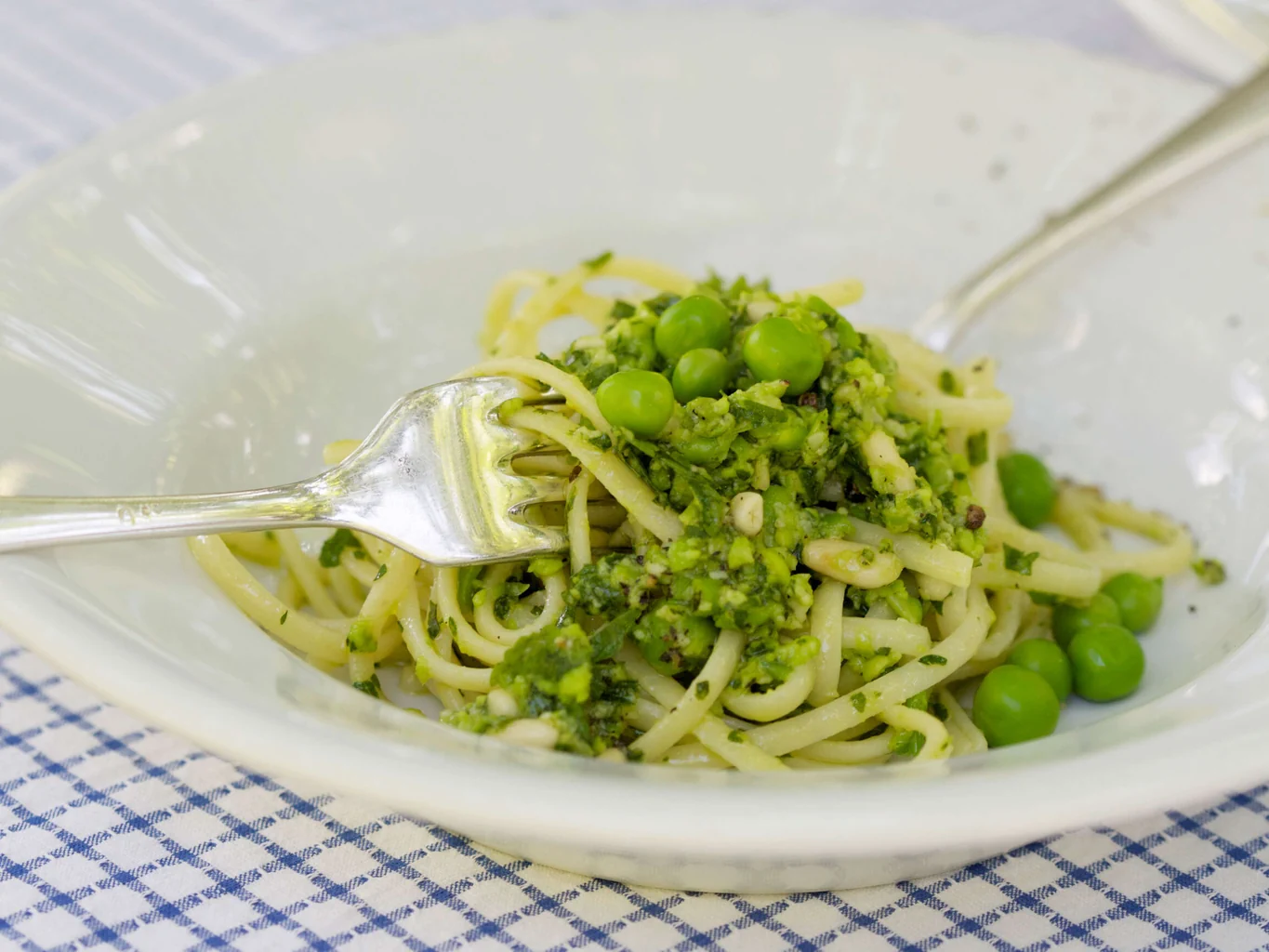 Linguine mit Erbsenpesto