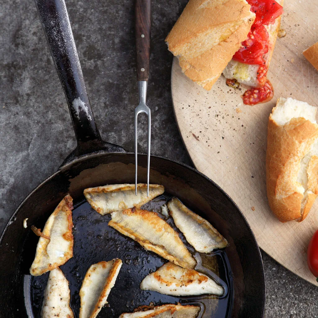 Filets de perche avec baguette aux tomates