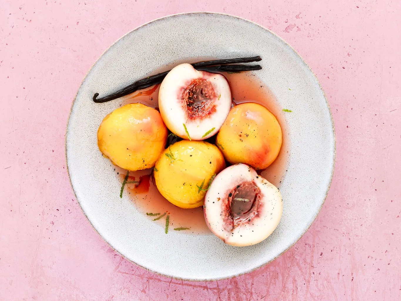 Pêches pochées au vin rosé vanillé