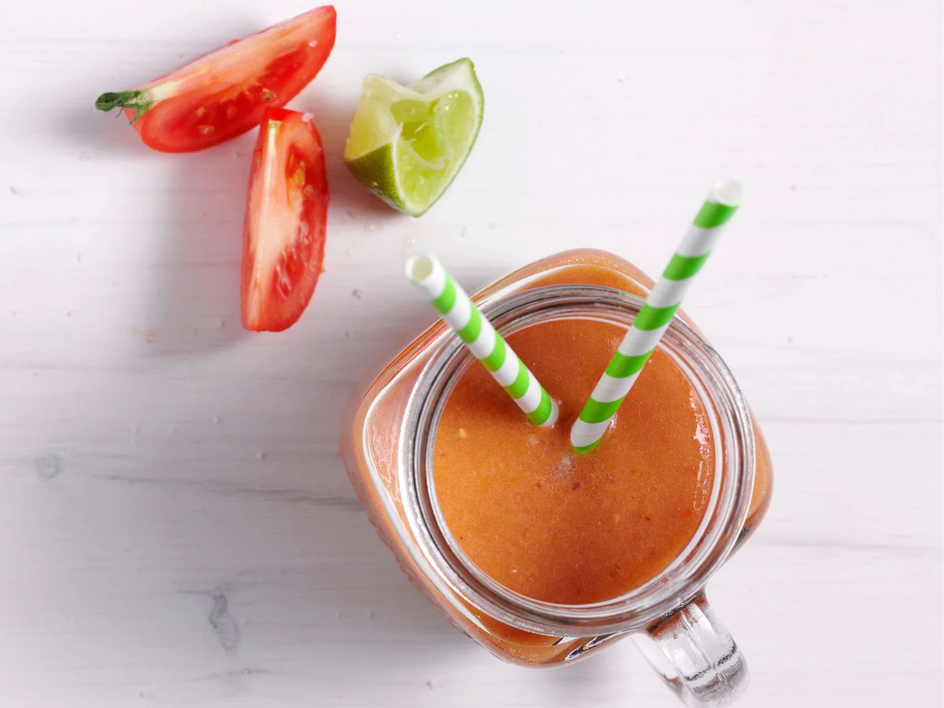 Aprikosen-Smoothie mit Tomate