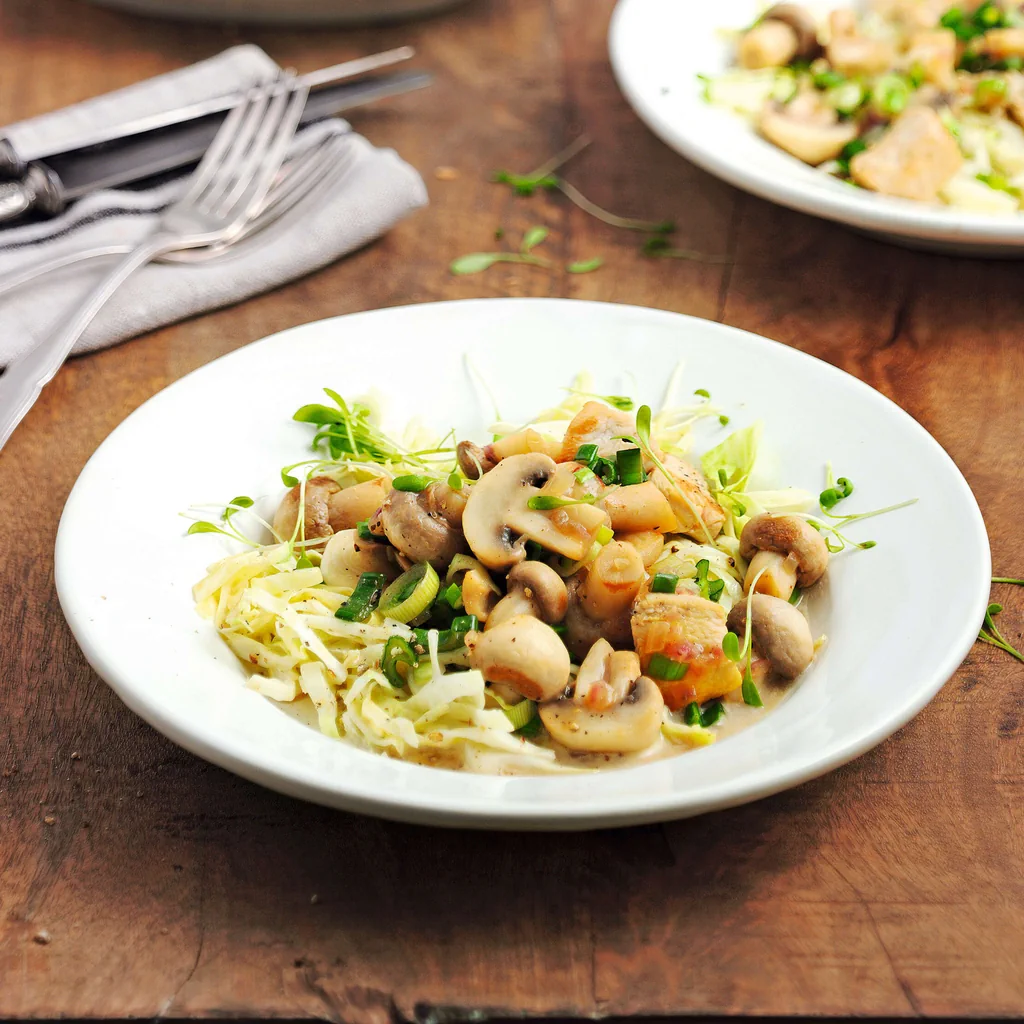 Salade de poulet et champignons de Paris sautés