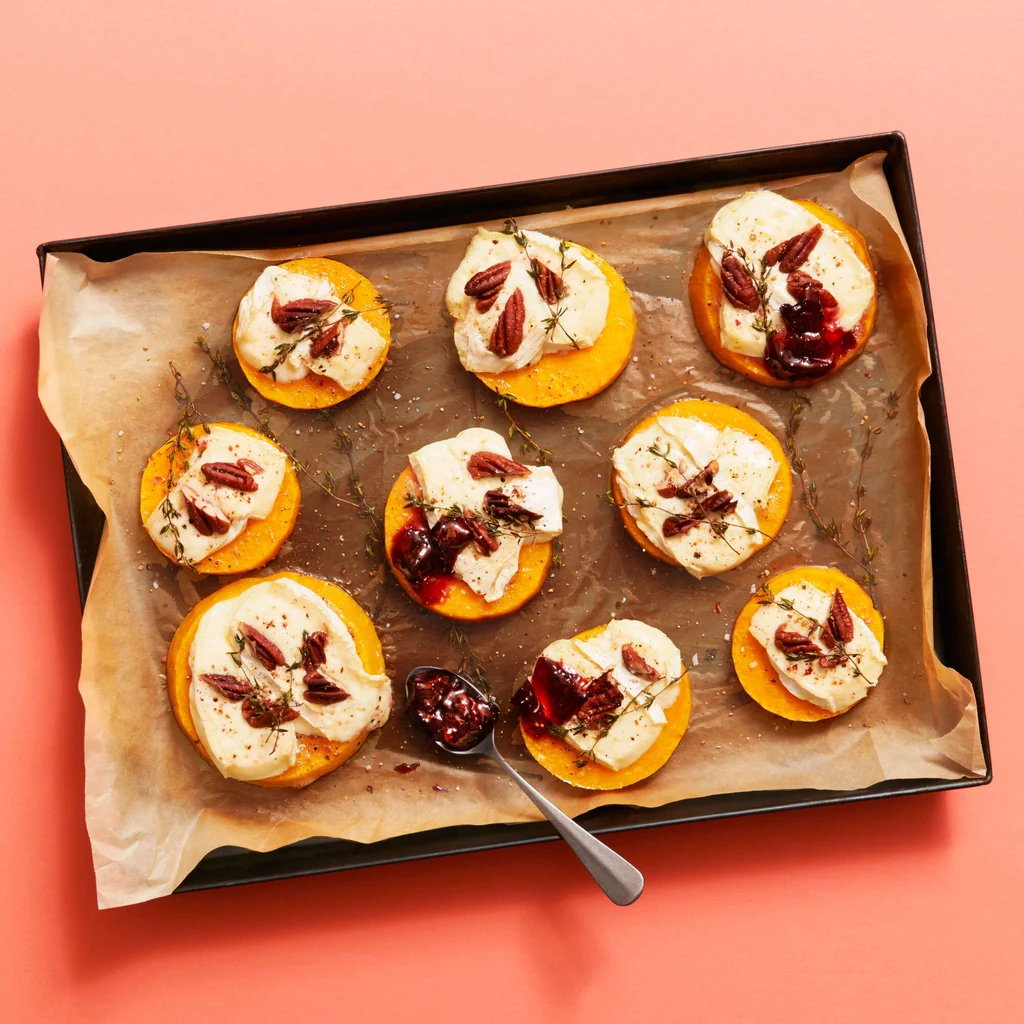 Kürbis im Ofen mit Brie