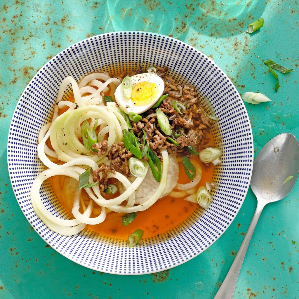 Suppe mit Kohlrabi und Hackfleisch