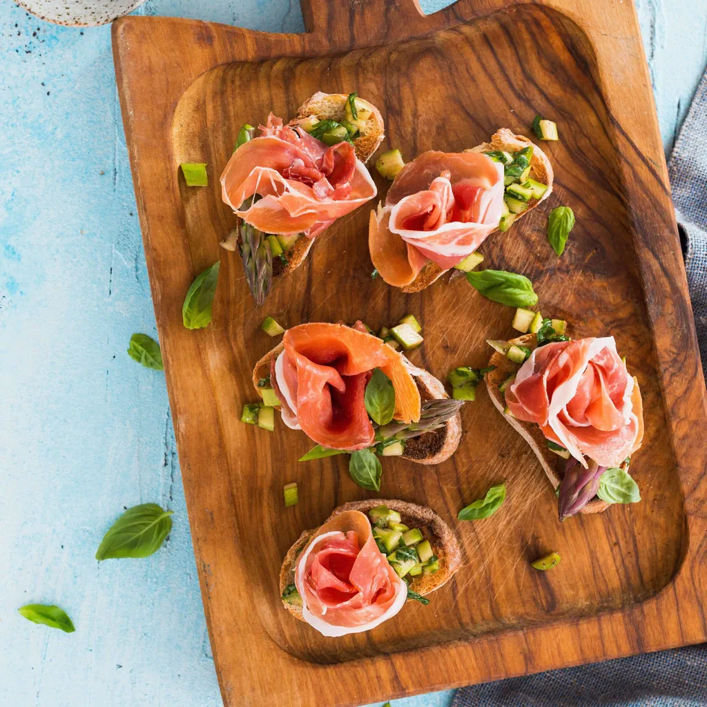 Lachs und Rohschinken mit Spargeltatar