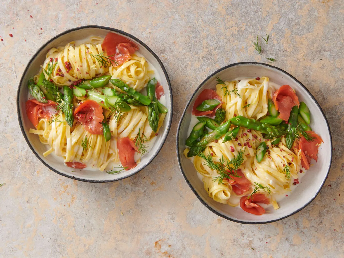 Fettuccine aux asperges avec saumon fumé 