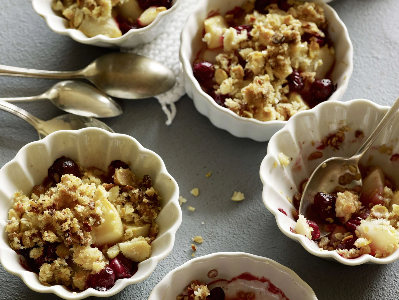 Birnen-Crumble mit Preiselbeeren