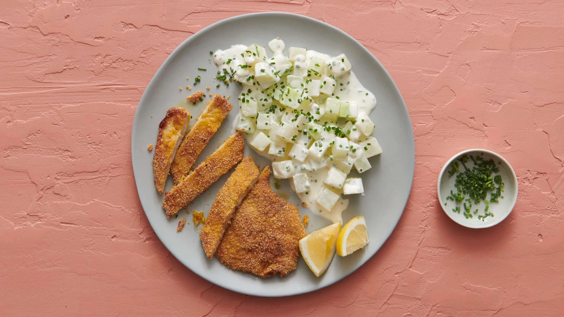 Paniertes Schnitzel mit Kohlrabi