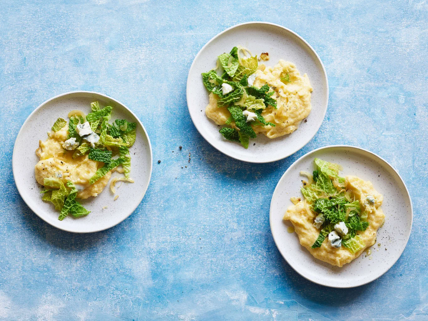 Polenta istantanea con verza e gorgonzola
