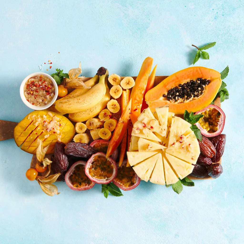 Frutta esotica con salsa al miele e alle noci