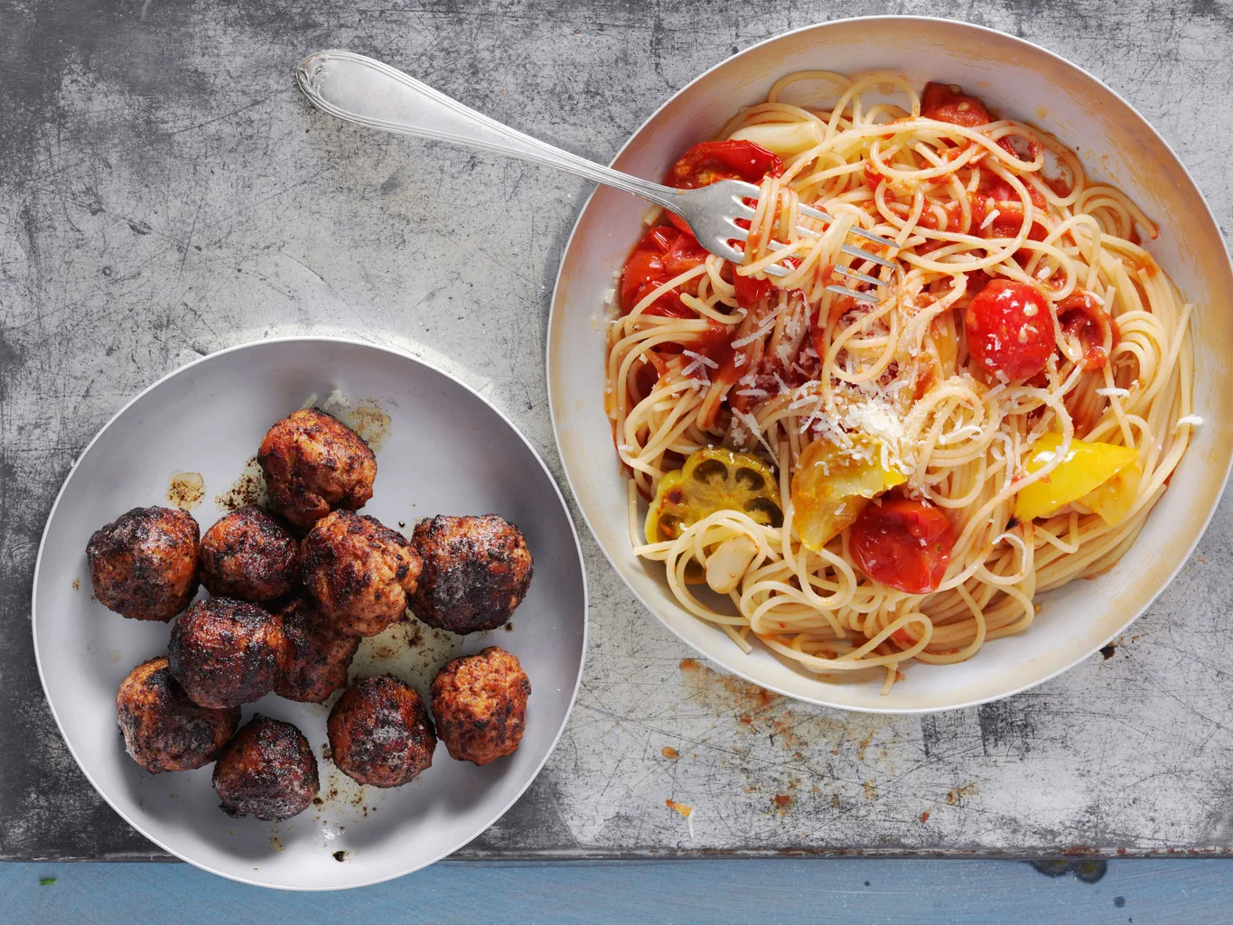 Spaghetti mit Ofentomaten und Fleischbällchen