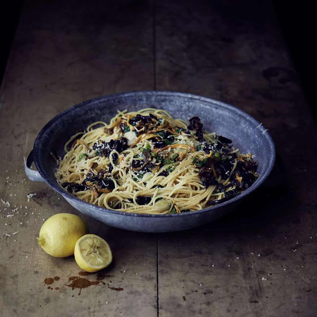 Spaghettoni mit Pilzen und Zitrone