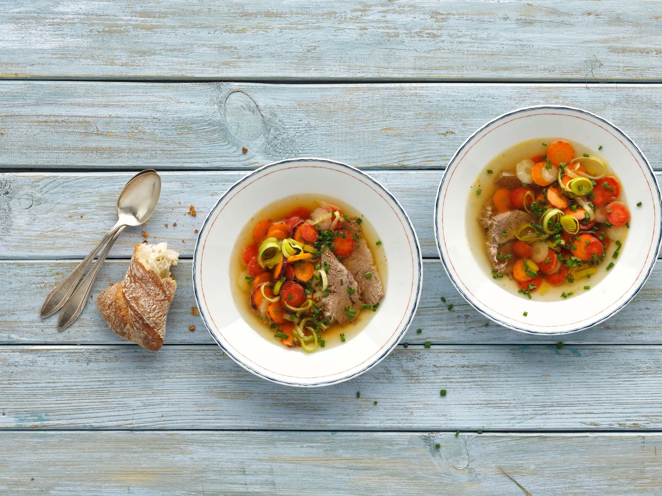 Zuppa di ortaggi a radici con bollito