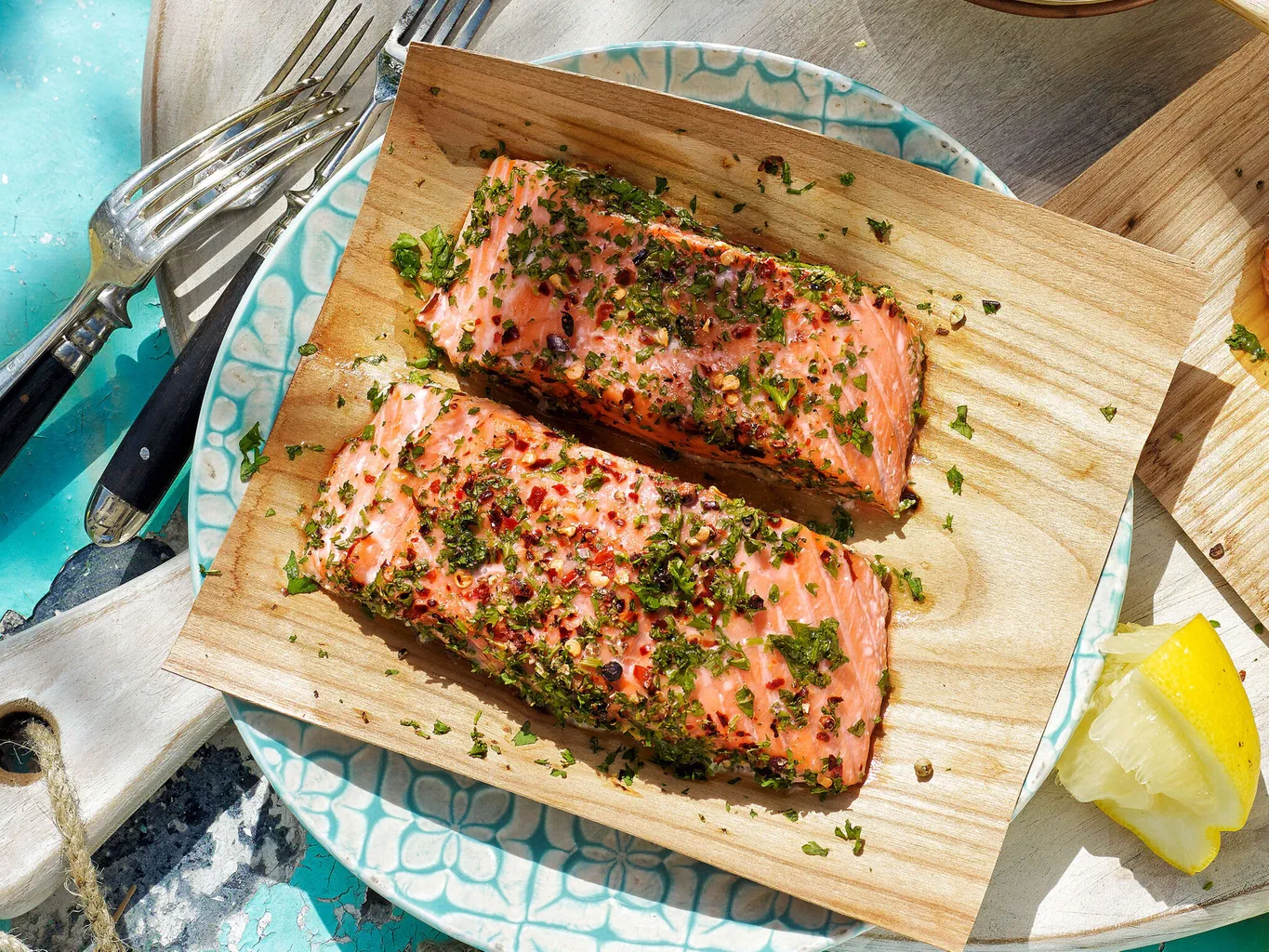 Saumon grillé & duo de sauce