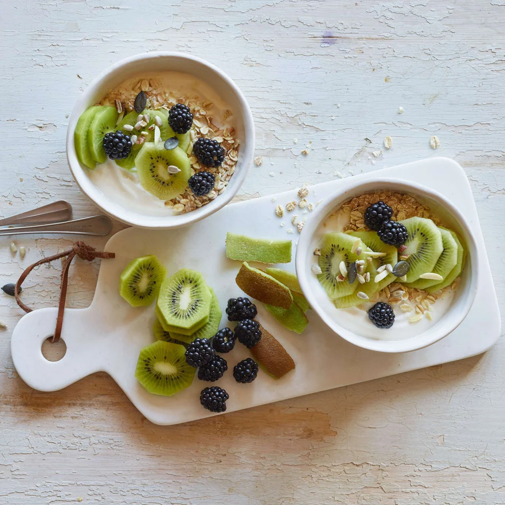 Bowl aux kiwis pour un petit-déjeuner végan