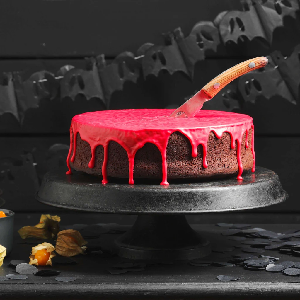 Gâteau d'Halloween au chocolat poignardé