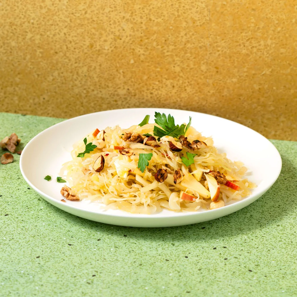 Sauerkrautsalat mit Nüssen