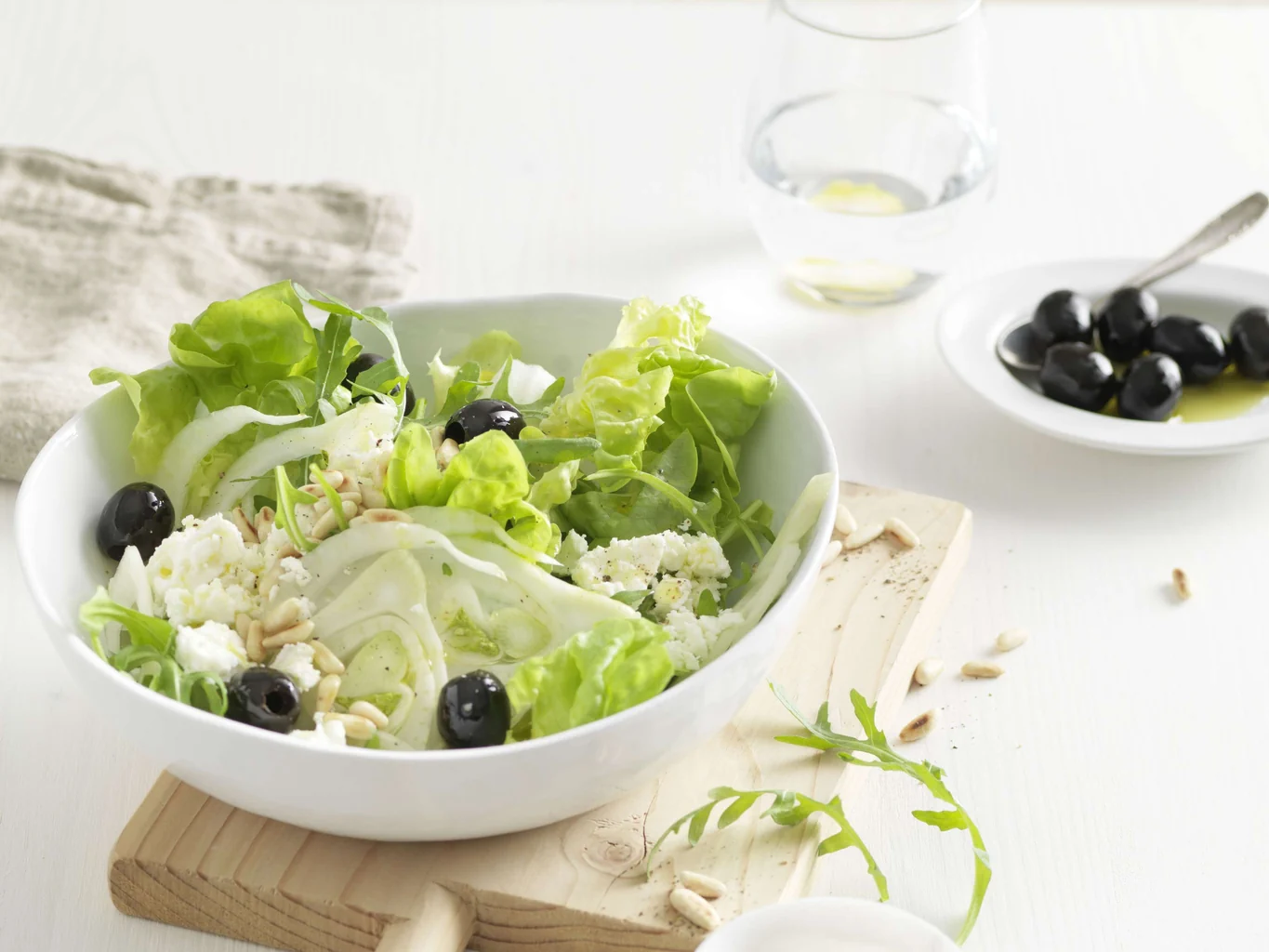Insalata di foglia di quercia con finocchio e feta