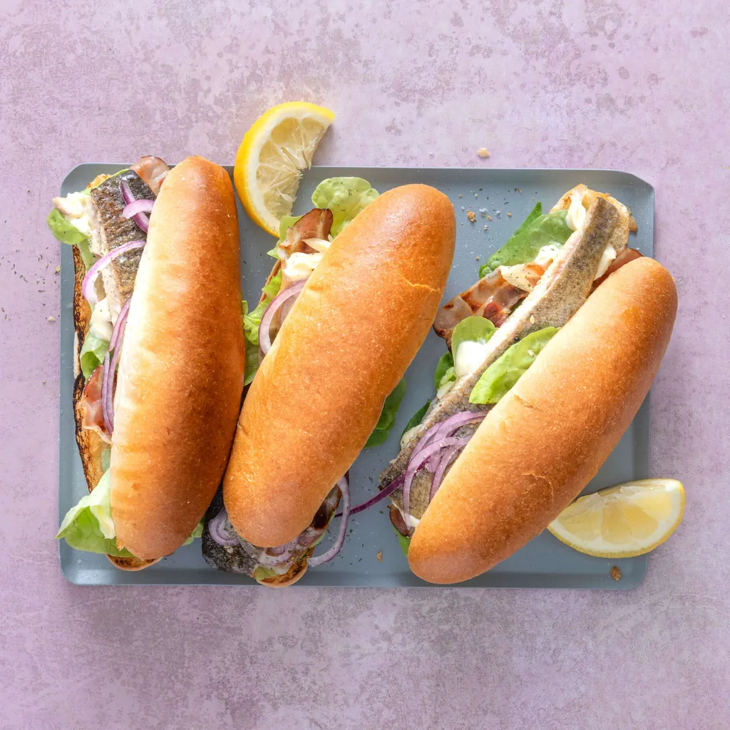 Sandwich au poisson et au lard
