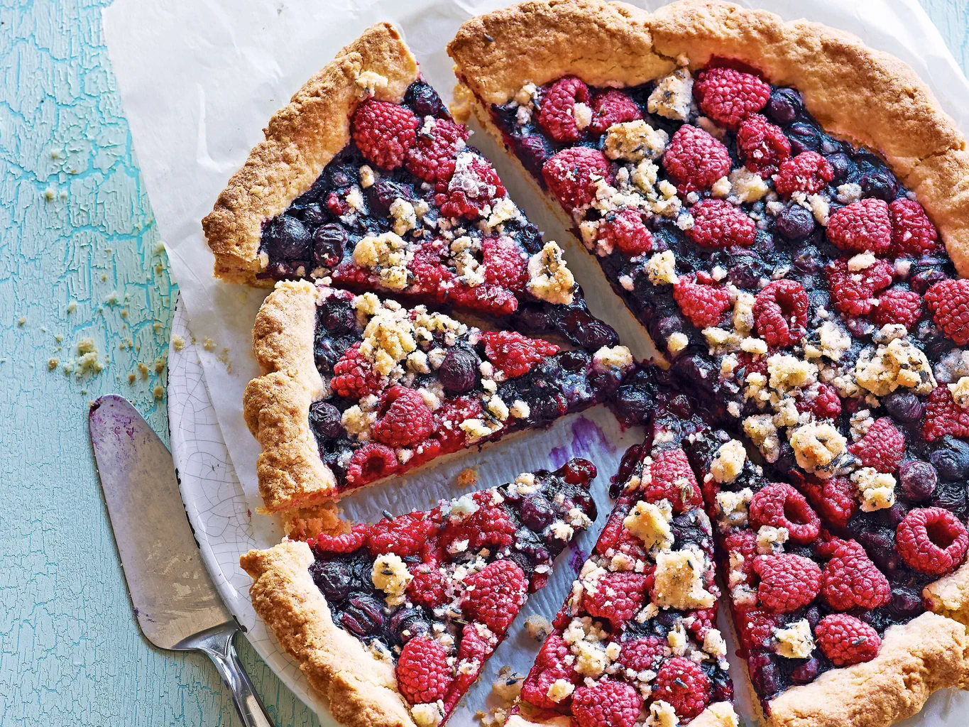 Torta alle bacche con crumble alla lavanda