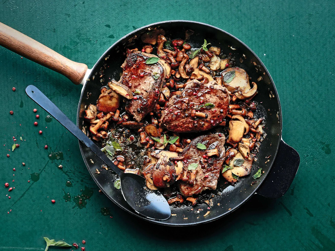 Entrecôte di cinghiale ai funghi