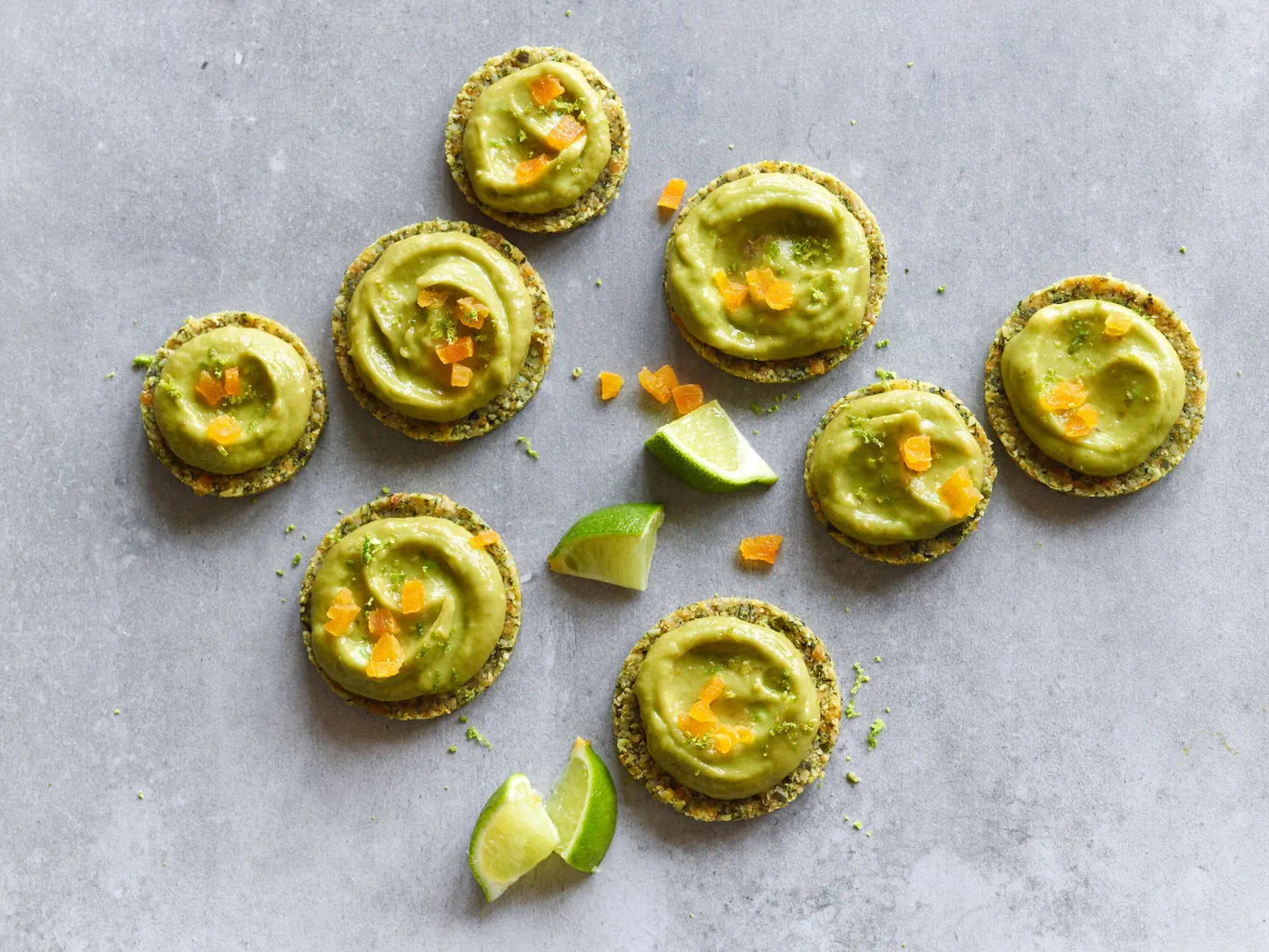 Tartelettes au citron vert et à l'avocat