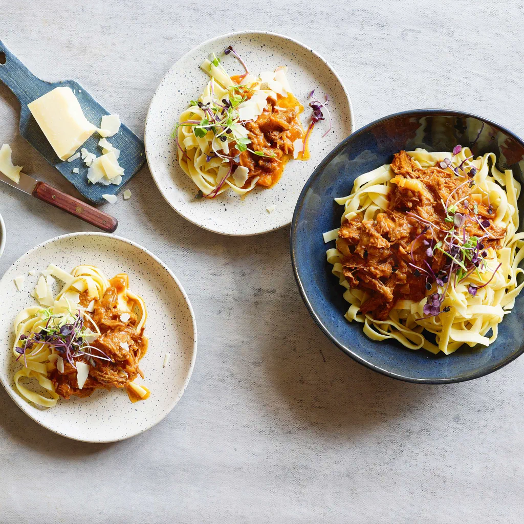 Gezupfte Rindsschulter mit Tagliatelle