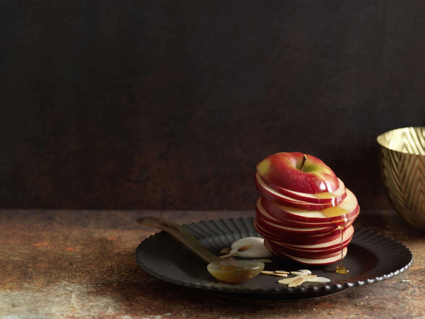 Apfel mit Honig-Sauerrahm-Sauce