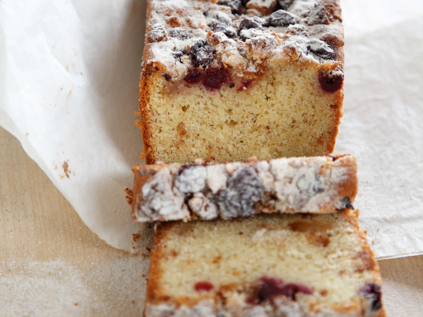 Amaretticake mit Sauerkirschen