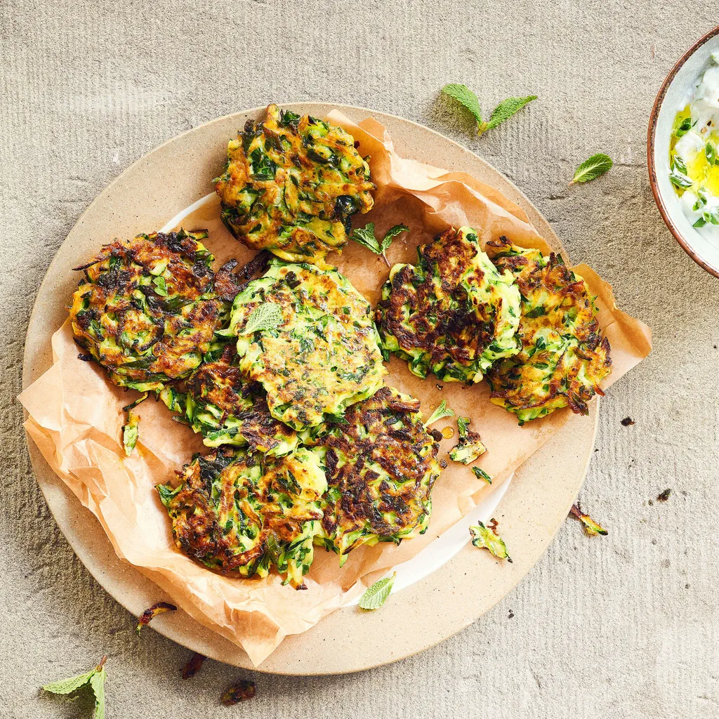 Frittelle di zucchina con tzatziki