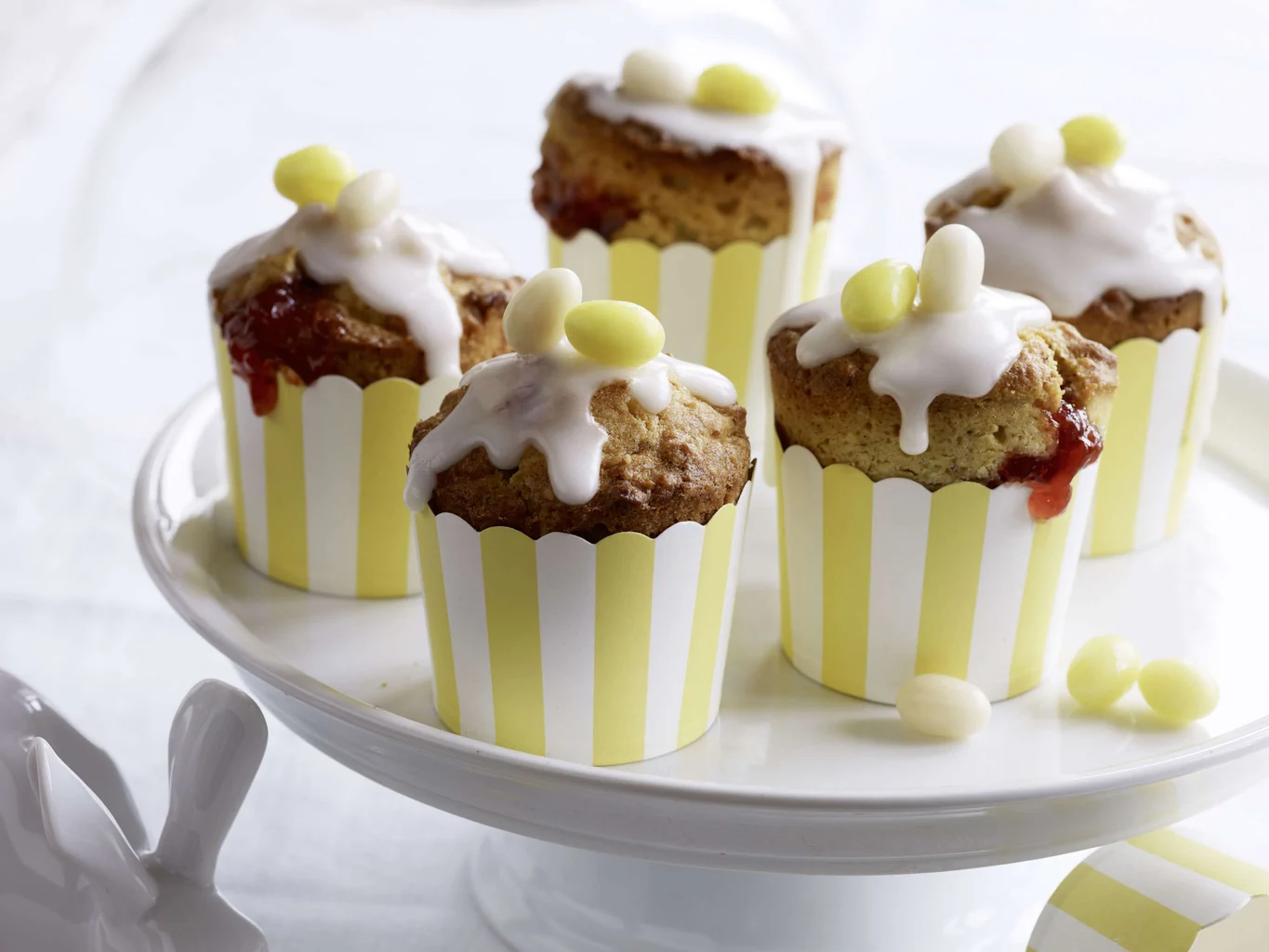 Muffins aux amandes fourrés à la confiture