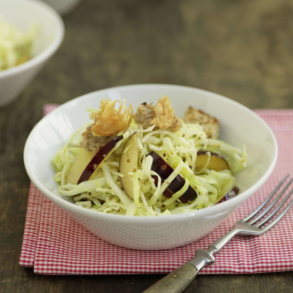 Kabissalat mit Zwetschgen