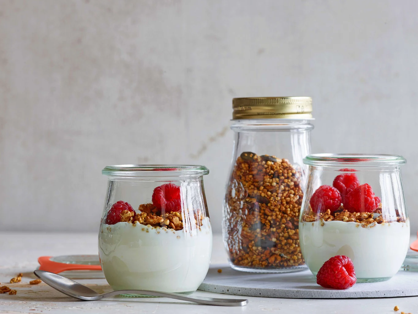 Granola aux noix et aux framboises