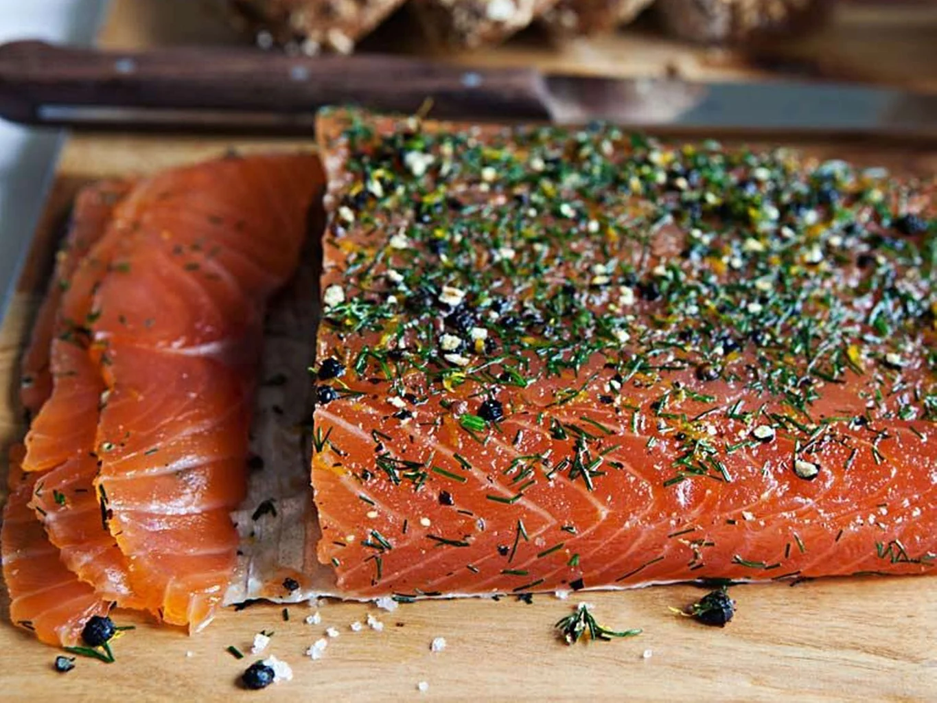 Filet de saumon mariné à l’orange avec sauce au miel et au wasabi