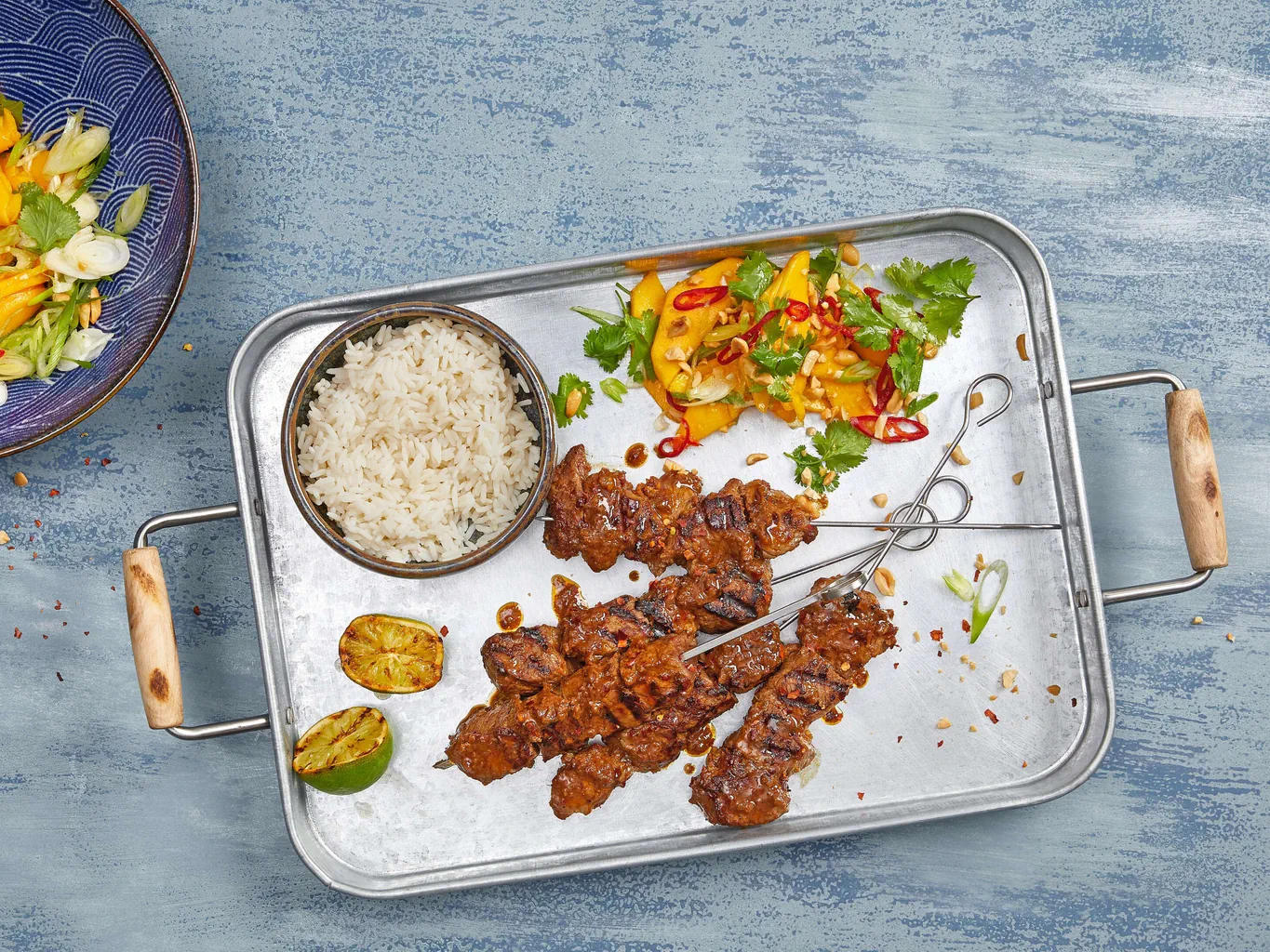Bulgogi-Spiesse mit Mangosalat