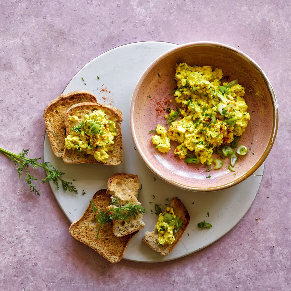 Œuf brouillé végan aux fines herbes