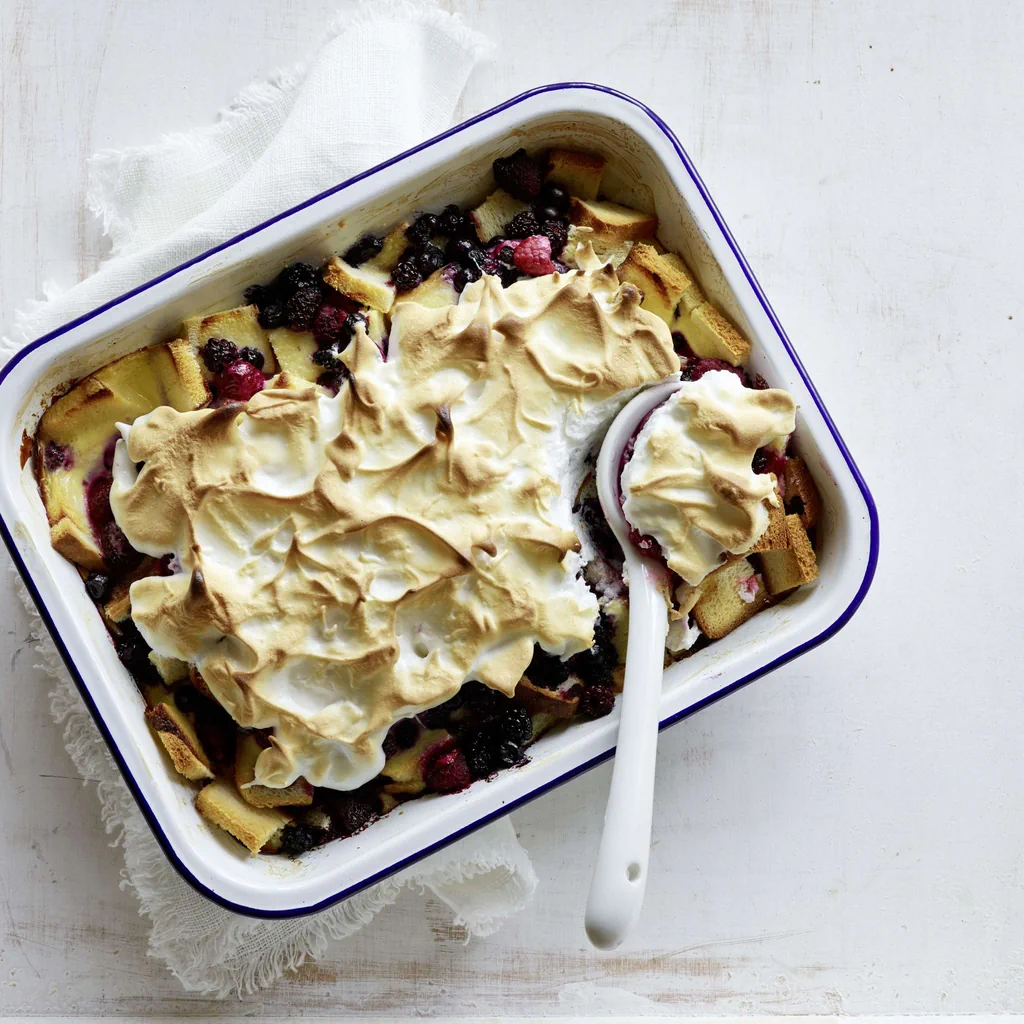 Beerenauflauf mit Meringue-Haube