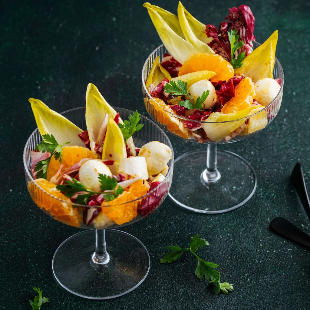 Insalata d'Indivia belga con mandarini e mozzarelline