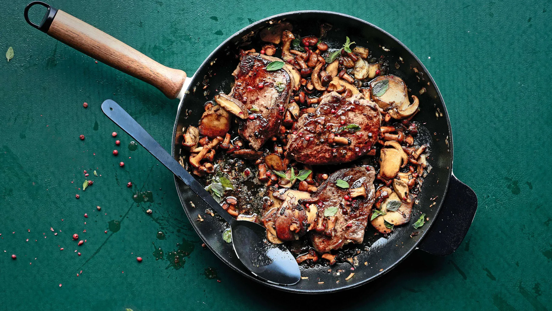 Wildschwein-Entrecôte mit Pilzbutter
