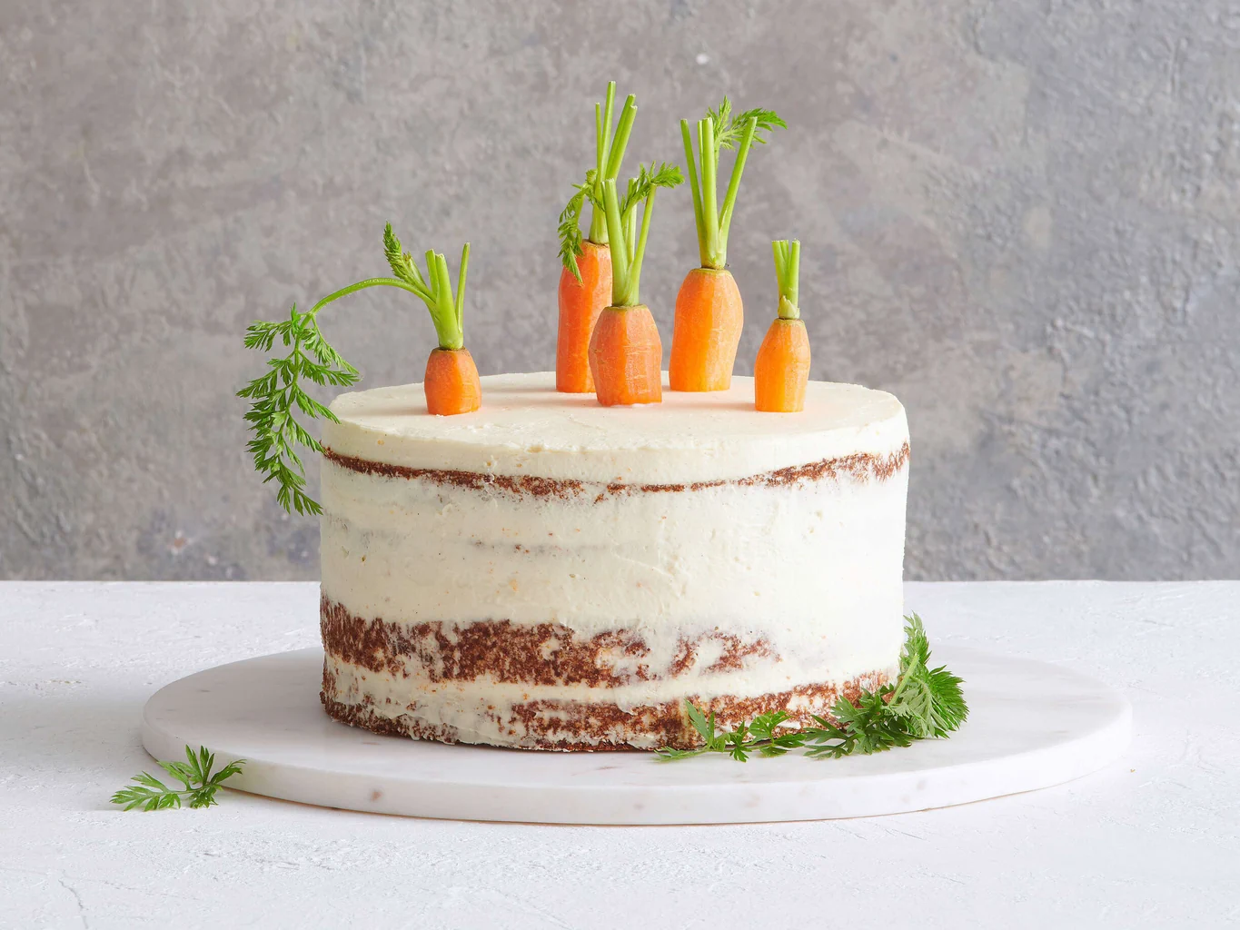 Torta di carote con frosting al cardamomo