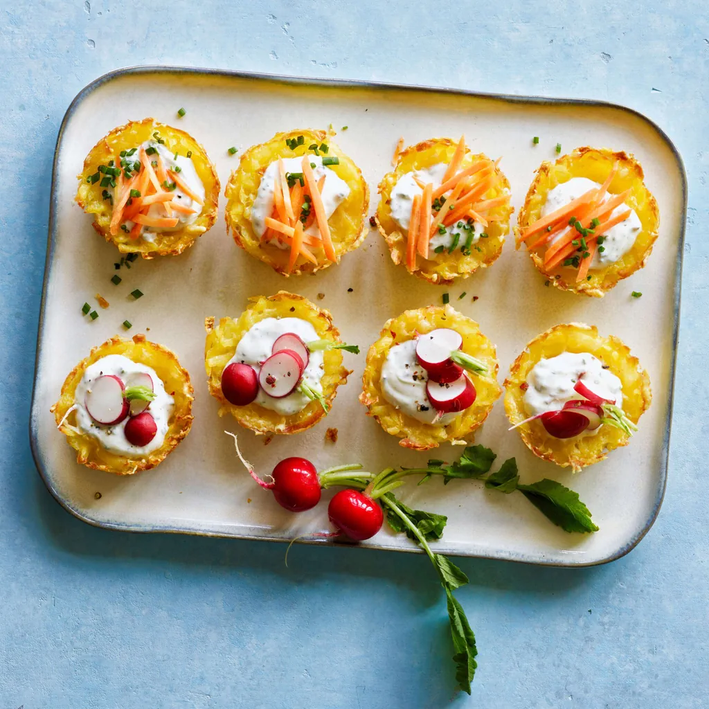 Nidi di rösti con quark e crudité
