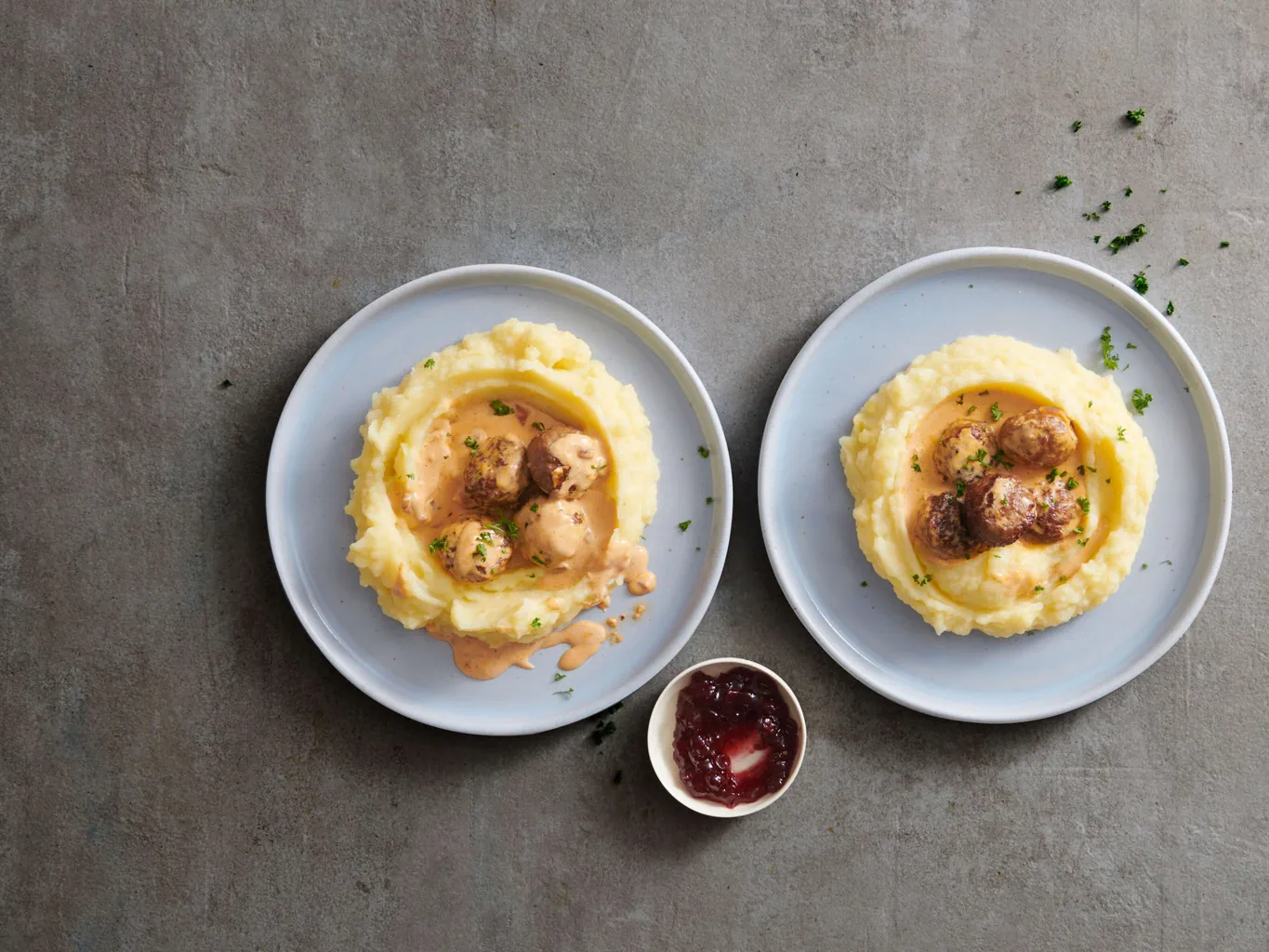 Purée de pommes de terre avec boulettes de viande hachée