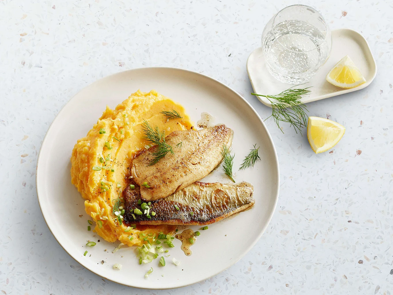 Filet de féra sur purée de carottes