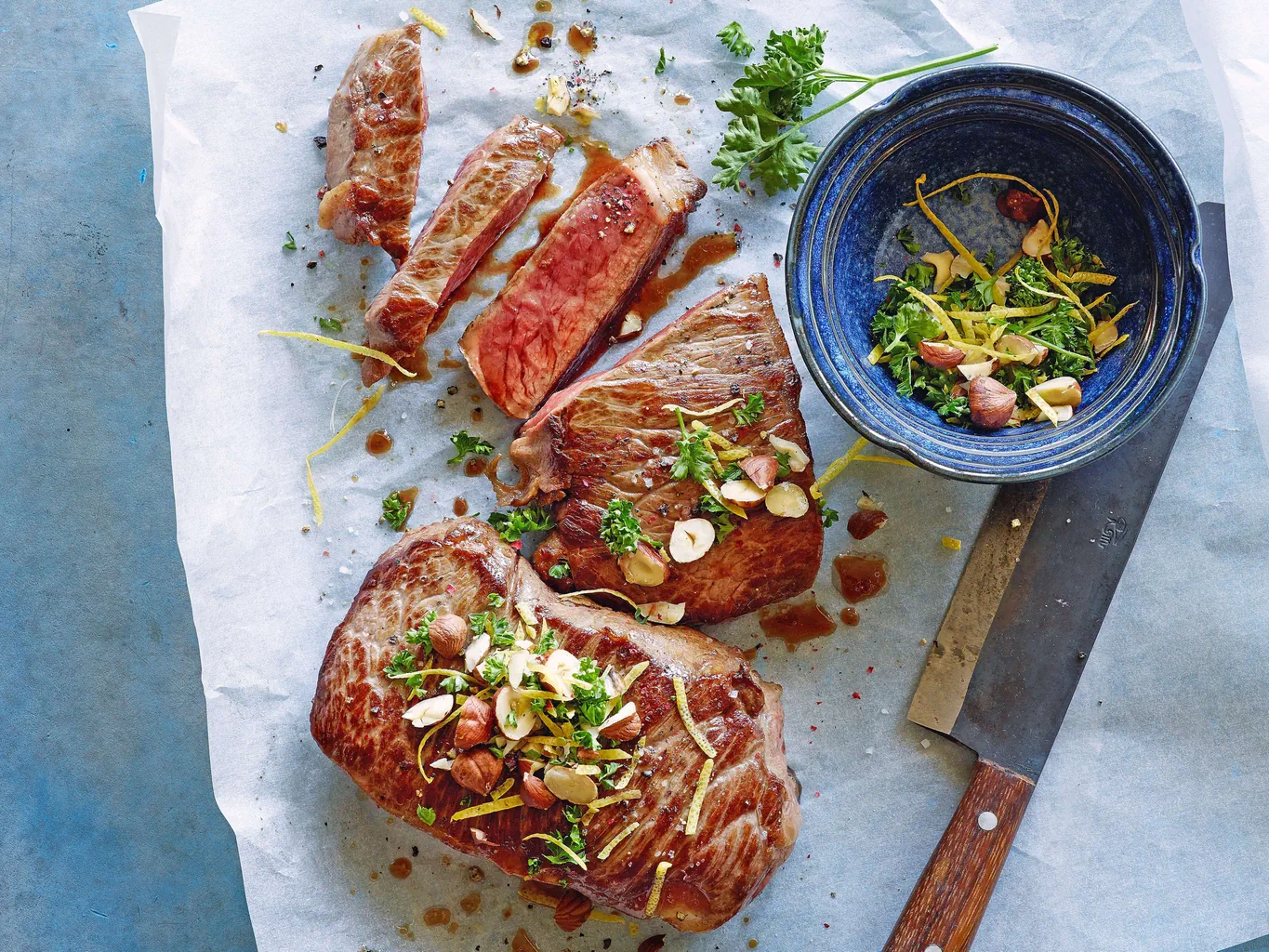 Entrecôte mit Petersilie-Nuss-Gremolata