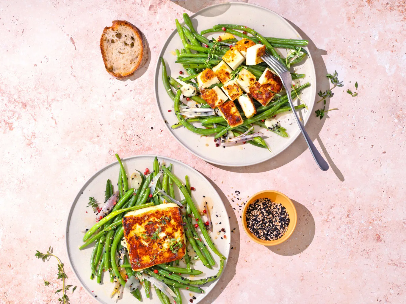 Bohnen mit glaciertem Halloumi