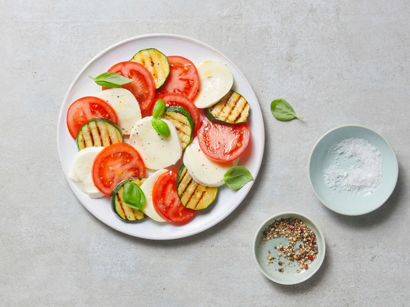 Salade caprese aux courgettes